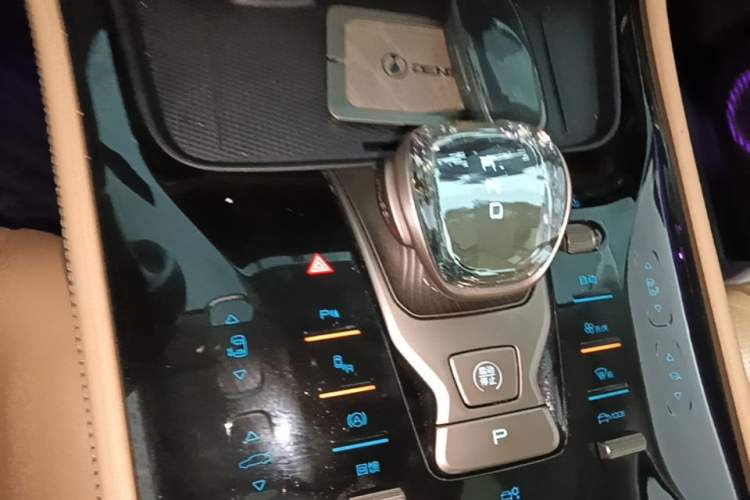 Used Denza D9 2022 EV 600 Four-Wheel Drive Prestige Model Gear Lever