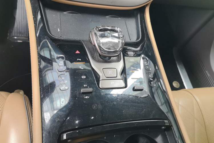 Used Denza D9 2022 DM-i 970 Four-Wheel Drive Prestige Model Gear Lever