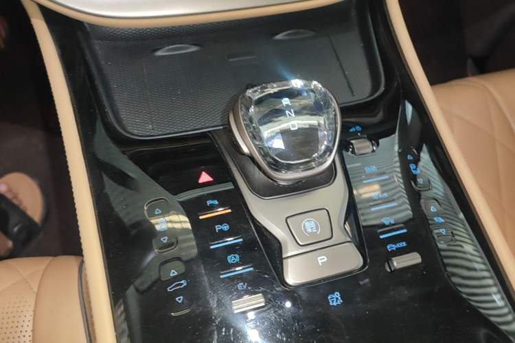 Used Denza D9 2022 DM-i 970 Four-Wheel Drive Flagship Model Gear Lever