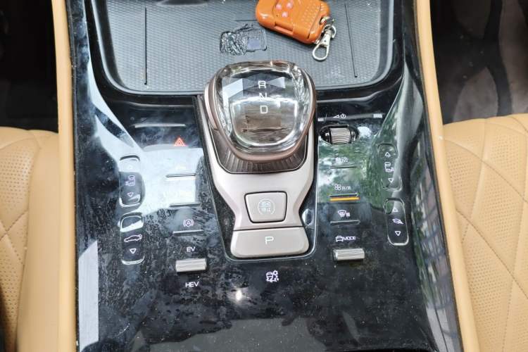 Used Denza D9 2022 DM-i 970 Four-Wheel Drive Flagship Model Gear Lever