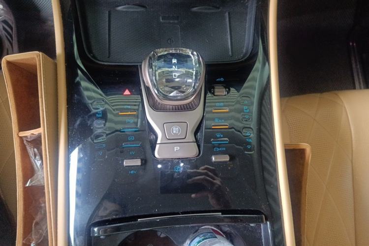 Used Denza D9 2022 DM-i 970 Four-Wheel Drive Flagship Model Gear Lever