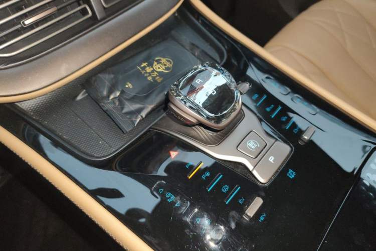 Used Denza D9 2022 DM-i 970 Four-Wheel Drive Flagship Model Gear Lever