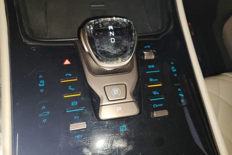 Used Denza D9 2022 DM-i 1040 Prestige Model Gear Lever