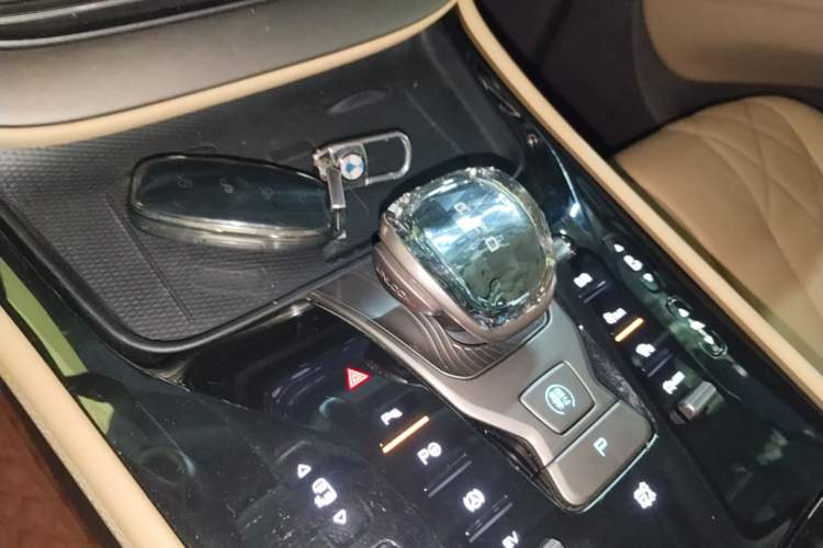 Used Denza D9 2022 DM-i 970 Four-Wheel Drive Flagship Model Gear Lever