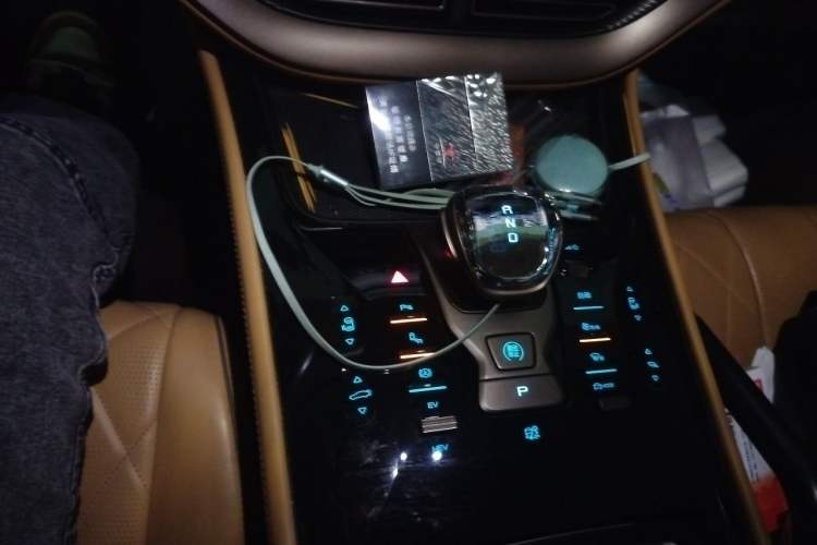 Used Denza D9 2022 DM-i 970 Four-Wheel Drive Prestige Model Gear Lever
