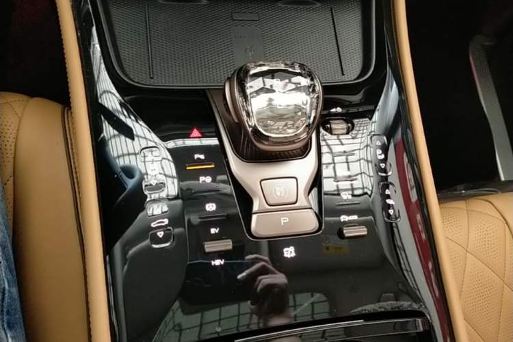 Used Denza D9 2022 DM-i 970 Four-Wheel Drive Flagship Model Gear Lever