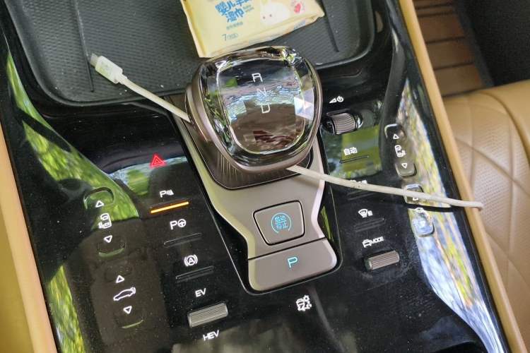 Used Denza D9 2022 DM-i 970 Four-Wheel Drive Flagship Model Gear Lever
