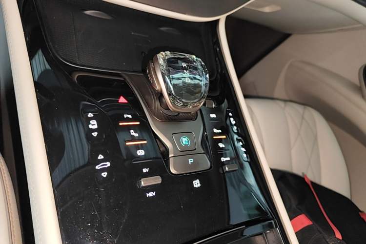 Used Denza D9 2022 DM-i 1040 Prestige Model Gear Lever