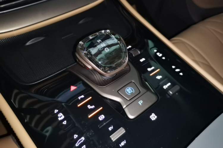 Used Denza D9 2022 DM-i 970 Four-Wheel Drive Prestige Model Gear Lever
