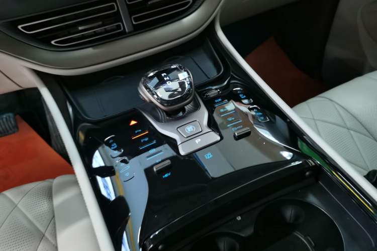 Used Denza D9 2022 DM-i 970 Four-Wheel Drive Flagship Model Gear Lever