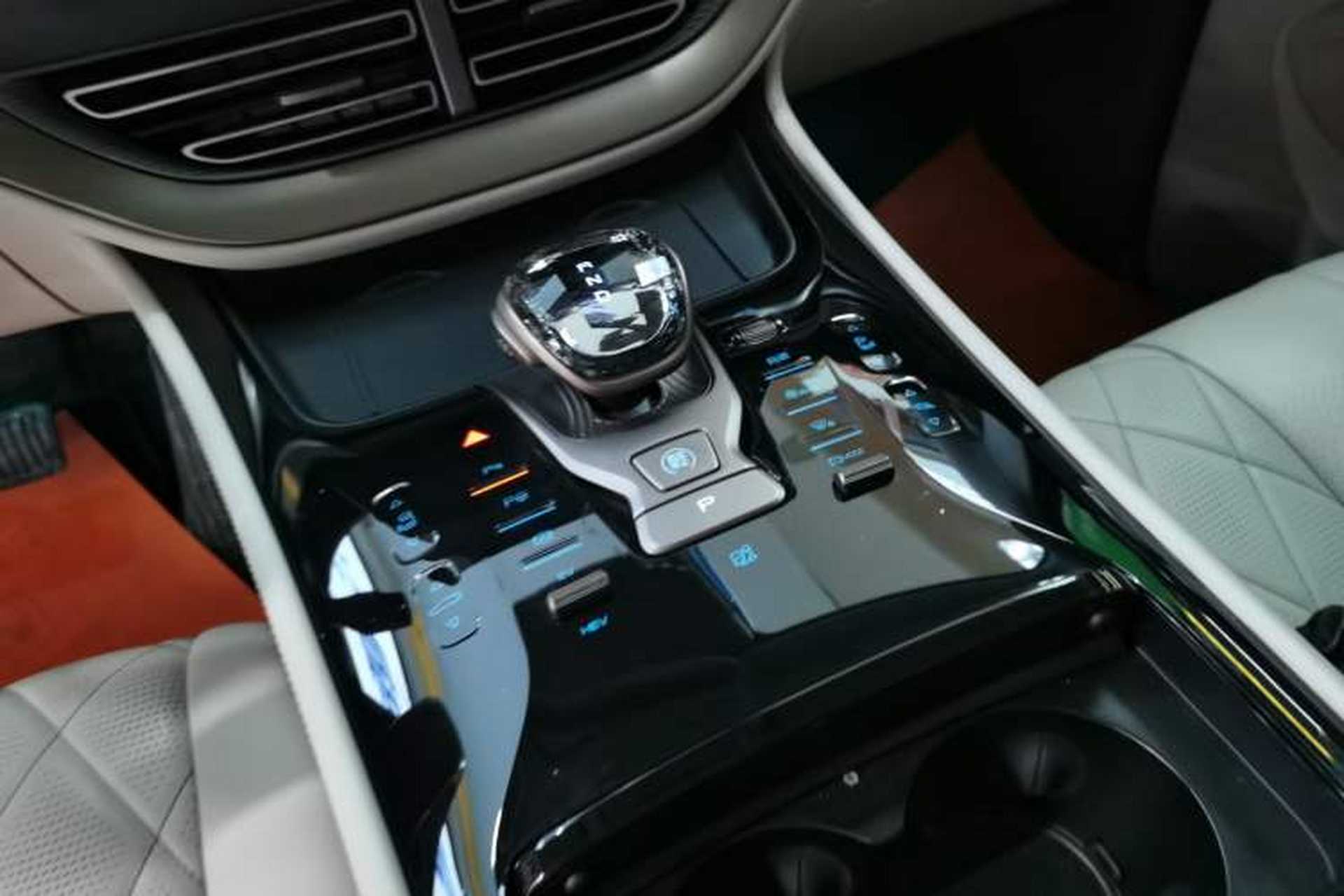 Used Denza D9 2022 DM-i 970 Four-Wheel Drive Flagship Model Gear Lever