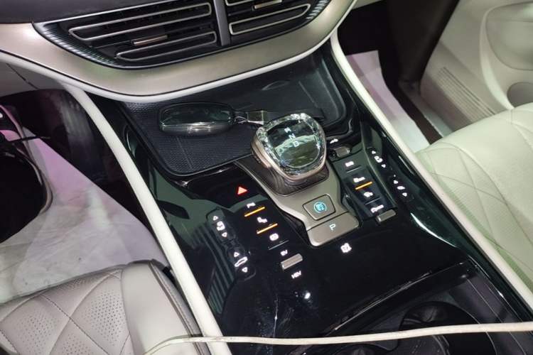 Used Denza D9 2022 DM-i 970 Four-Wheel Drive Prestige Model Gear Lever