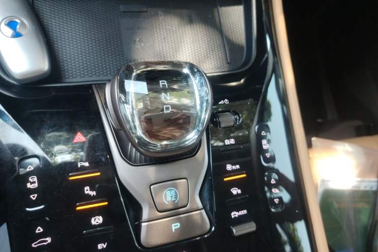 Used Denza D9 2022 DM-i 945 Luxury Model Gear Lever