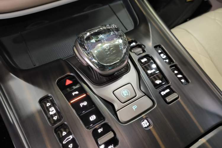 Used Denza D9 2022 DM-i 970 Four-Wheel Drive Prestige Model Gear Lever