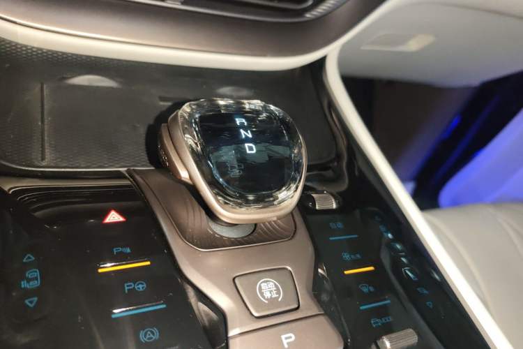 Used Denza D9 2022 DM-i 970 Four-Wheel Drive Flagship Model Gear Lever