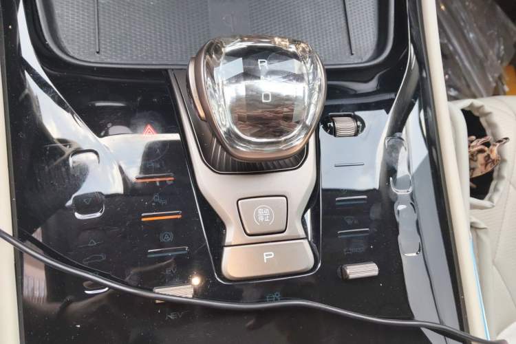 Used Denza D9 2022 DM-i 970 Four-Wheel Drive Prestige Model Gear Lever