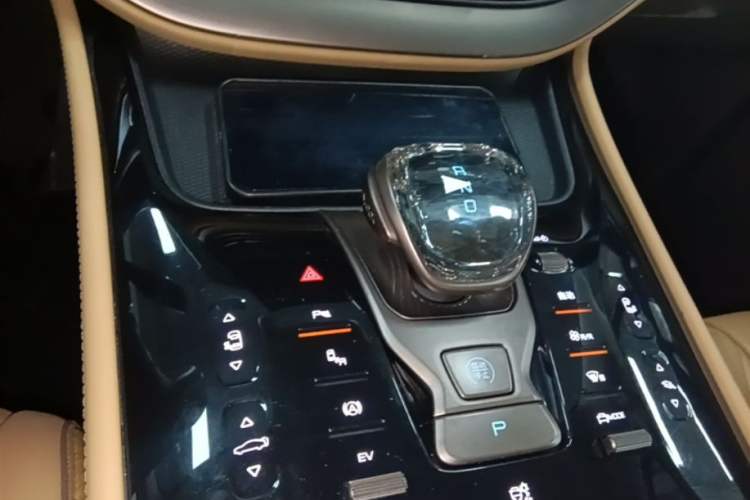 Used Denza D9 2022 DM-i 970 Four-Wheel Drive Prestige Model Gear Lever