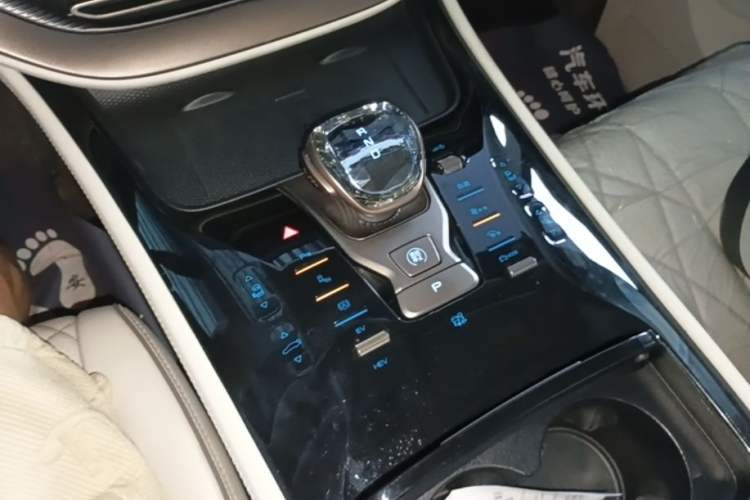 Used Denza D9 2022 DM-i 1040 Prestige Model Gear Lever