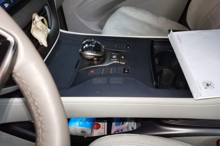 Used Denza D9 2022 DM-i 970 Four-Wheel Drive Prestige Model Gear Lever