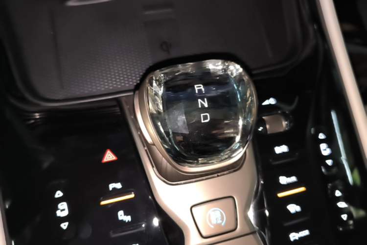 Used Denza D9 2022 DM-i 970 Four-Wheel Drive Prestige Model Gear Lever