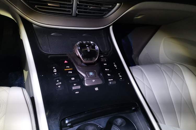 Used Denza D9 2022 DM-i 970 Four-Wheel Drive Flagship Model Gear Lever