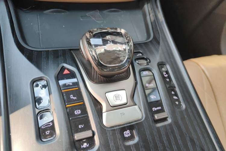 Used Denza D9 2022 DM-i 970 Four-Wheel Drive Prestige Model Gear Lever