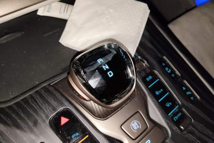 Used Denza D9 2022 DM-i 970 Four-Wheel Drive Prestige Model Gear Lever