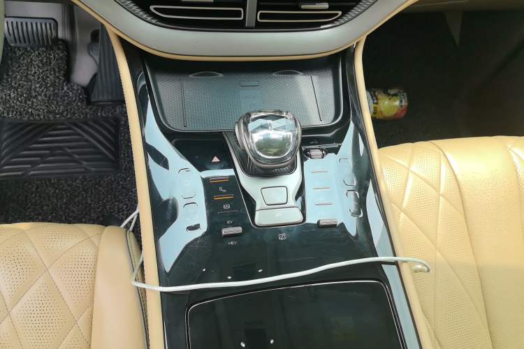 Used Denza D9 2022 DM-i 1040 Prestige Model Gear Lever
