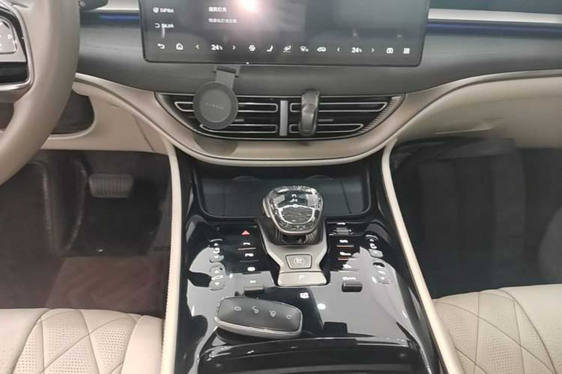 Used Denza D9 2022 DM-i 970 Four-Wheel Drive Flagship Model Gear Lever