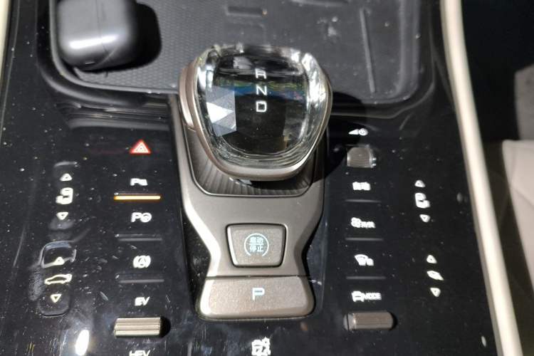 Used Denza D9 2022 DM-i 970 Four-Wheel Drive Flagship Model Gear Lever