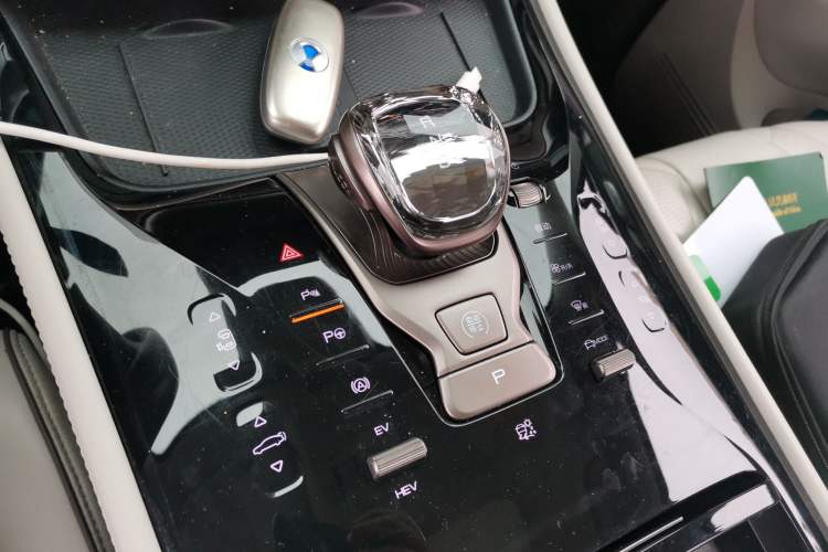 Used Denza D9 2022 DM-i 970 Four-Wheel Drive Flagship Model Gear Lever