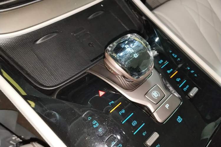 Used Denza D9 2022 DM-i 970 Four-Wheel Drive Flagship Model Gear Lever