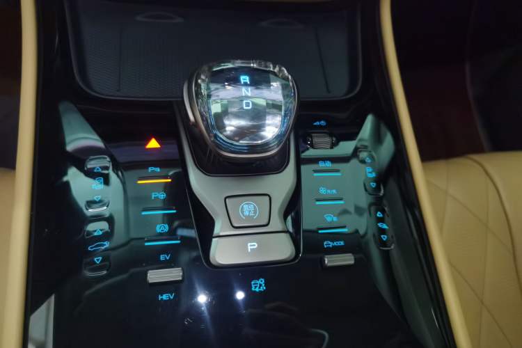 Used Denza D9 2022 DM-i 970 Four-Wheel Drive Flagship Model Gear Lever