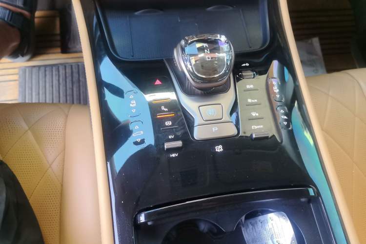Used Denza D9 2022 DM-i 970 Four-Wheel Drive Prestige Model Gear Lever