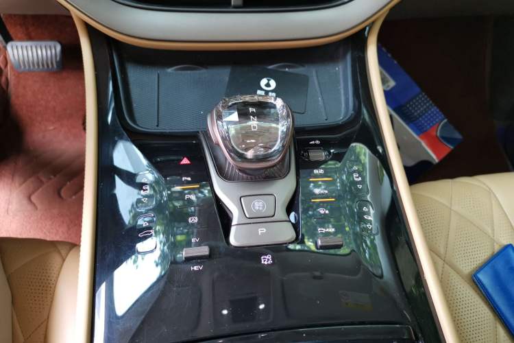 Used Denza D9 2022 DM-i 970 Four-Wheel Drive Flagship Model Gear Lever