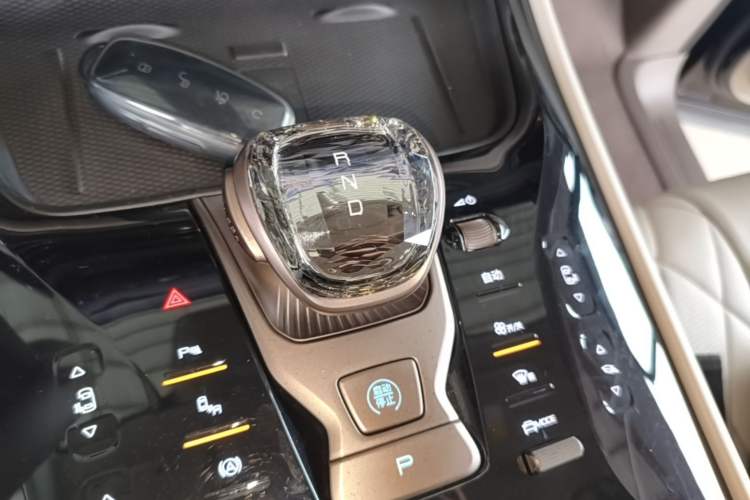 Used Denza D9 2022 DM-i 970 Four-Wheel Drive Prestige Model Gear Lever