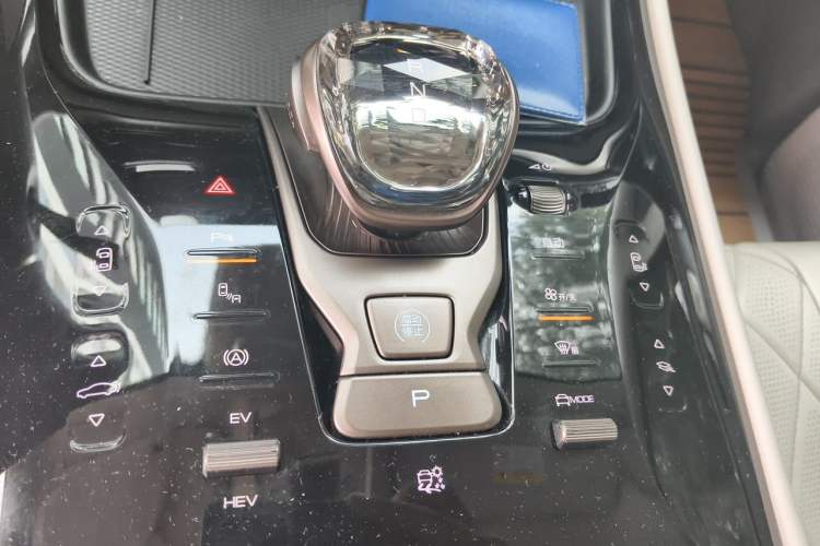 Used Denza D9 2022 DM-i 1040 Prestige Model Gear Lever