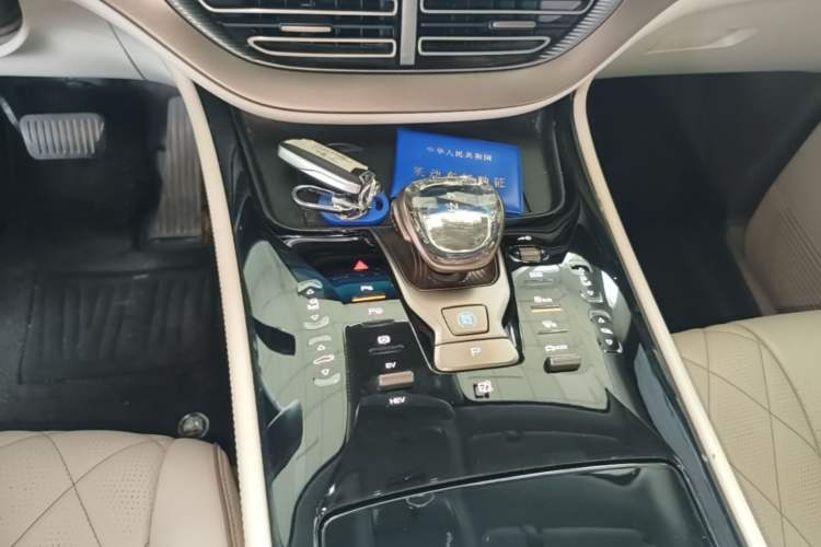 Used Denza D9 2022 DM-i 970 Four-Wheel Drive Flagship Model Gear Lever