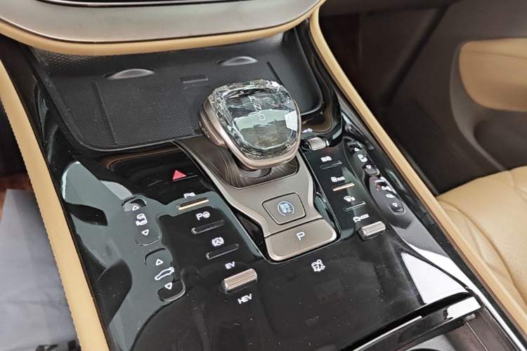 Used Denza D9 2022 DM-i 970 Four-Wheel Drive Flagship Model Gear Lever