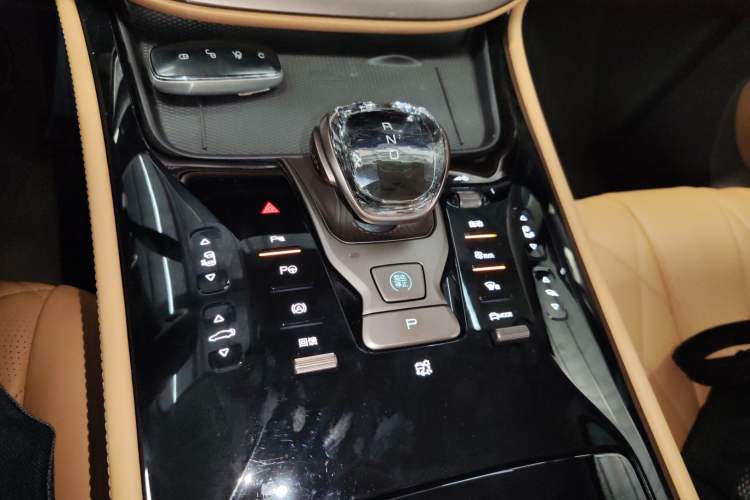 Used Denza D9 2022 EV 600 Four-Wheel Drive Flagship Model Gear Lever