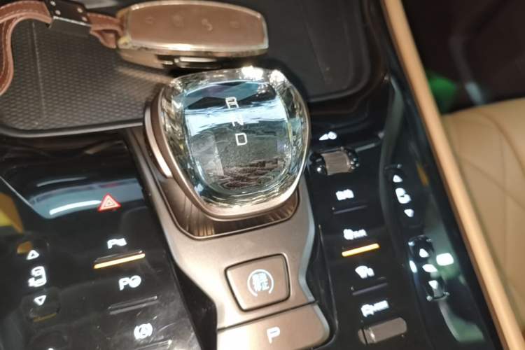 Used Denza D9 2022 DM-i 970 Four-Wheel Drive Flagship Model Gear Lever