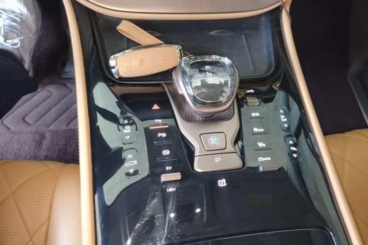 Used Denza D9 2022 DM-i 970 Four-Wheel Drive Flagship Model Gear Lever
