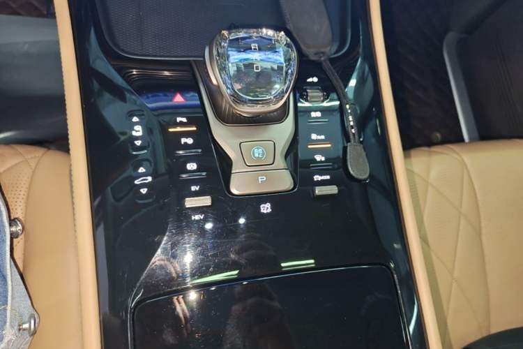 Used Denza D9 2022 DM-i 970 Four-Wheel Drive Flagship Model Gear Lever