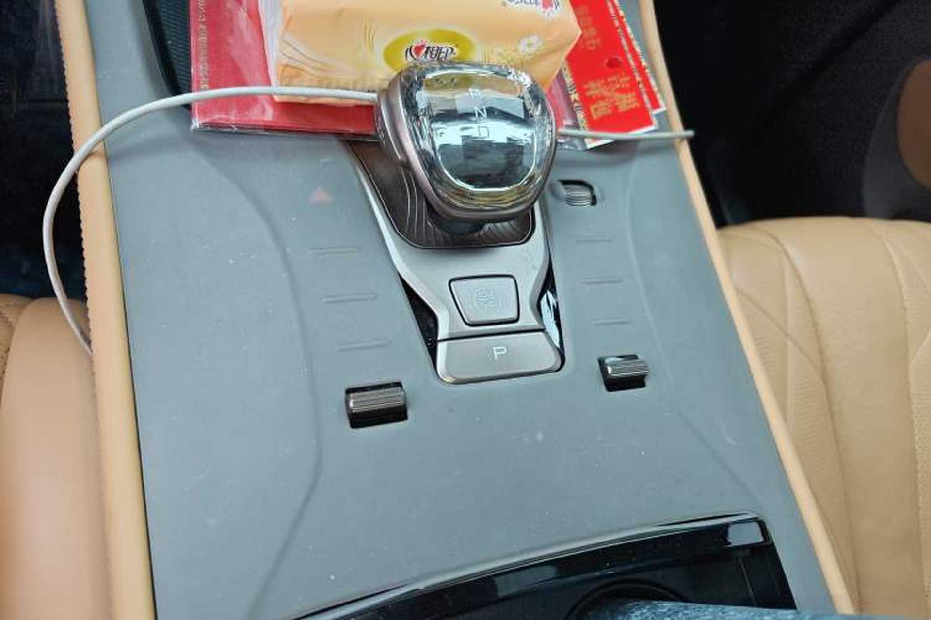 Used Denza D9 2022 DM-i 970 Four-Wheel Drive Prestige Model Gear Lever