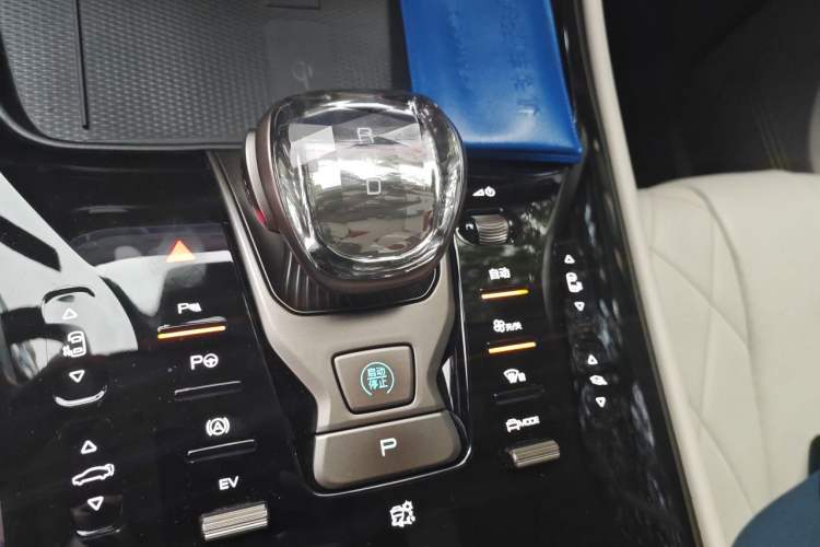 Used Denza D9 2022 DM-i 970 Four-Wheel Drive Flagship Model Gear Lever
