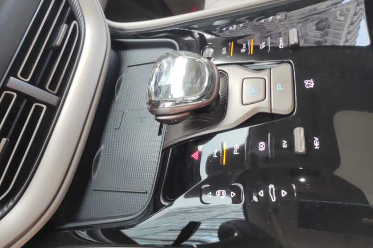 Used Denza D9 2022 DM-i 970 Four-Wheel Drive Flagship Model Gear Lever