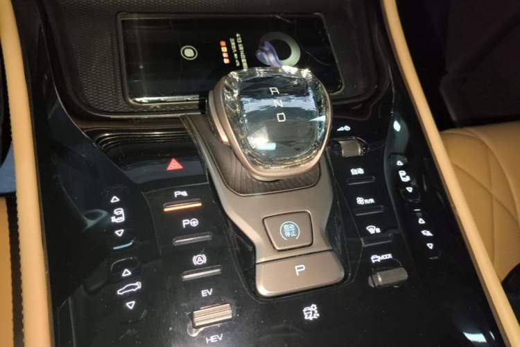Used Denza D9 2022 DM-i 970 Four-Wheel Drive Flagship Model Gear Lever