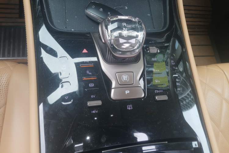 Used Denza D9 2022 DM-i 970 Four-Wheel Drive Prestige Model Gear Lever