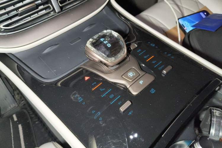 Used Denza D9 2022 DM-i 970 Four-Wheel Drive Prestige Model Gear Lever