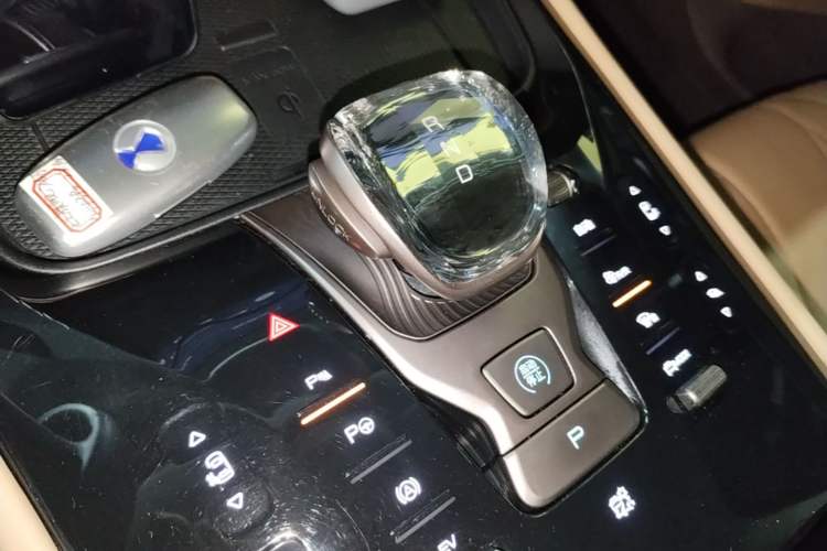 Used Denza D9 2022 DM-i 970 Four-Wheel Drive Flagship Model Gear Lever